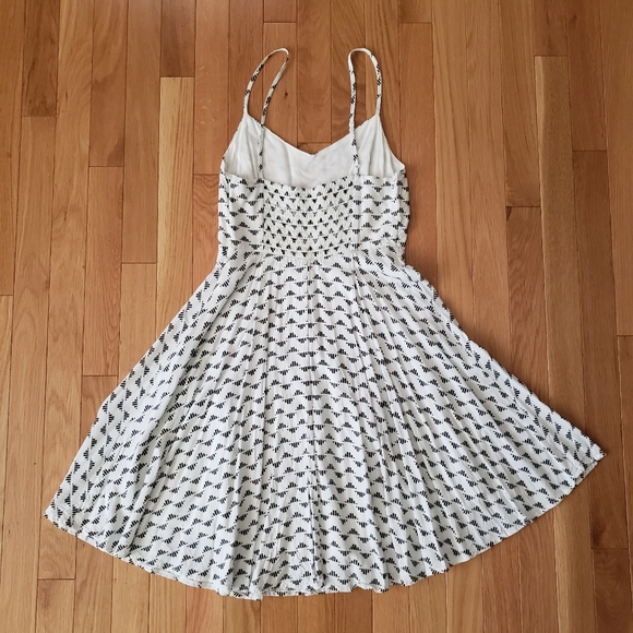 Old Navy white and black patterned dress - Picture 5 of 8